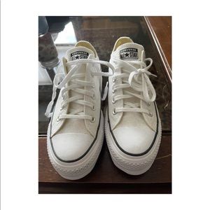 Women’s white platform Converse. Size 8